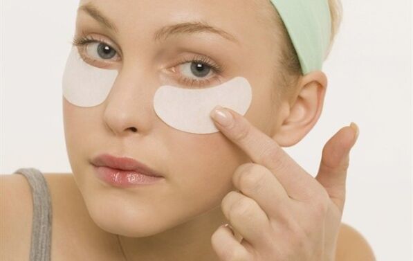 întinerirea pielii din jurul ochilor folosind plasturi