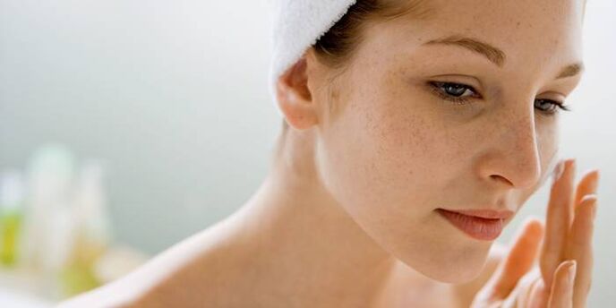 Utilizarea regulată a uleiurilor esențiale pentru hidratarea pielii feței